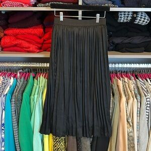 Rachel Zoe black pleated elastic waistband satiny skirt size S NWOT